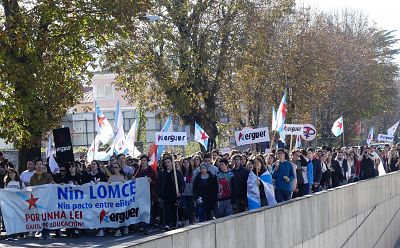 17-11-16 ManiFolgaEstudantilVigo08.JPG